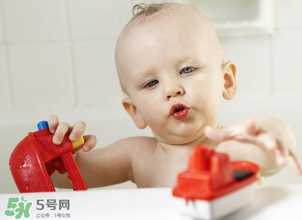 嬰兒浴盆是帶浴網還還是帶浴板好？嬰兒浴盆什么款式好？