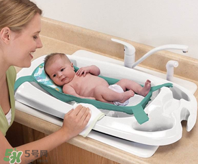 嬰兒浴盆怎么用？嬰兒浴盆使用方法說明