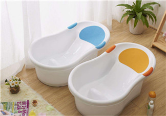 嬰兒浴盆是帶浴網(wǎng)還還是帶浴板好？嬰兒浴盆什么款式好？