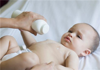 爽身粉對痱子有用嗎？爽身粉能預防痱子嗎？