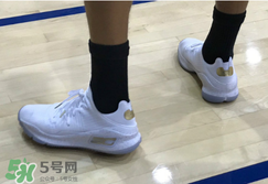 under armour curry 4 low低幫版白金配色上腳怎么樣？