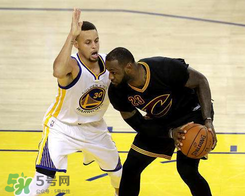 under armour curry 4 low低幫版白金配色上腳怎么樣？