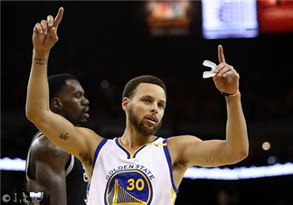 under armour curry 4 low低幫版白金配色上腳怎么樣？