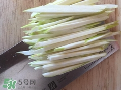 篙芭怎么切絲_篙芭切絲步驟_篙芭切絲圖解 篙芭怎么切絲_篙芭切絲步驟_篙芭切絲圖解