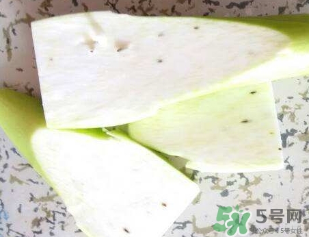 篙芭里面有黑點可以吃嗎?篙芭里面有黑點能吃嗎? 篙芭里面有黑點可以吃嗎?篙芭里面有黑點能吃嗎?