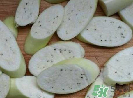 篙芭里面有黑點可以吃嗎?篙芭里面有黑點能吃嗎? 篙芭里面有黑點可以吃嗎?篙芭里面有黑點能吃嗎?