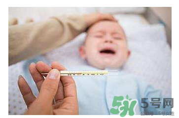 夏天寶寶發(fā)燒能開空調(diào)嗎？寶寶發(fā)燒能不能吹空調(diào)？