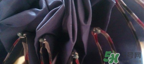 蕉下太陽(yáng)傘怎么收？蕉下小黑傘太陽(yáng)傘怎么打開？