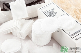 化妝棉卸妝要打濕嗎？卸妝棉卸妝要不要打濕》