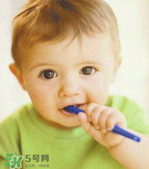 寶寶牙膏含氟好不好？寶寶能用含氟的牙膏嗎？