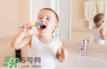 寶寶牙膏含氟好不好？寶寶能用含氟的牙膏嗎？