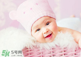 哄寶寶睡覺(jué)可以搖晃嗎？哄寶寶睡覺(jué)搖晃有害嗎？