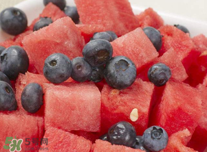 藍(lán)莓和西瓜能一起吃嗎？藍(lán)莓和西瓜一起榨汁嗎？