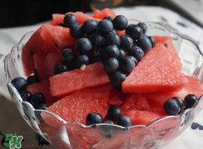 藍(lán)莓和西瓜能一起吃嗎？藍(lán)莓和西瓜一起榨汁嗎？