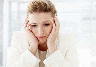 吹空調(diào)為什么要放盆水？吹空調(diào)為什么會(huì)喉嚨痛