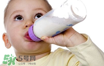 奶粉斷貨可以用別的奶代替一天嗎？奶粉斷貨注意事項