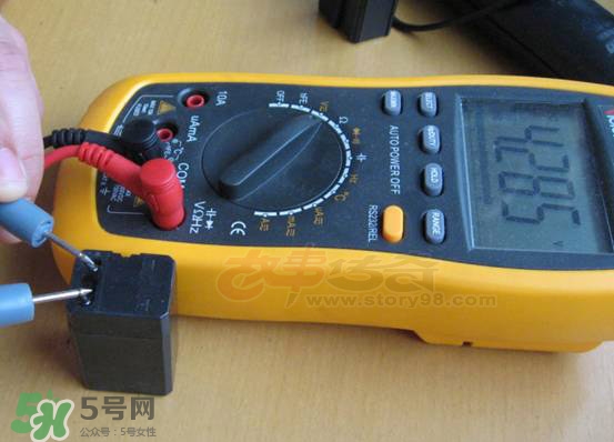 電蚊拍充不進(jìn)電怎么回事？電蚊拍充不了電怎么辦？