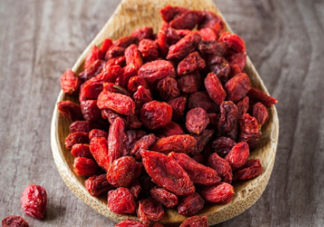 楊梅酒可以放枸杞嗎？楊梅酒里面可以加枸杞嗎？