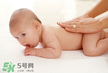 嬰兒長痱子怎么治療 嬰兒長痱子什么方法最有效 嬰兒長痱子怎么治療 嬰兒長痱子什么方法最有效