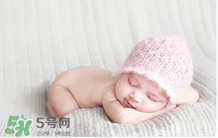 早產(chǎn)兒的發(fā)育和正常嬰兒一樣嗎？早產(chǎn)兒發(fā)育會(huì)遲緩嗎？