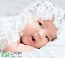 早產(chǎn)兒幾個(gè)月可以添加輔食？早產(chǎn)兒添加輔食需要延遲嗎？