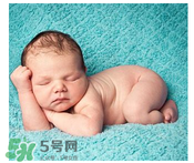 早產(chǎn)兒奶粉吃到什么時(shí)候？早產(chǎn)兒奶粉吃多久？