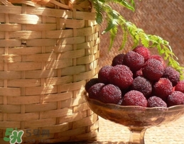 楊梅酒放糖好還是不放糖好？楊梅酒放什么糖好？