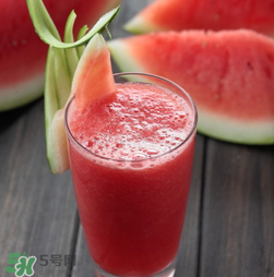 榨西瓜汁要加水嗎？榨西瓜汁要加多少水？