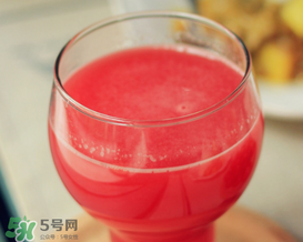 西瓜汁為什么會分層？西瓜汁分層還能喝嗎？