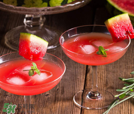 西瓜汁為什么會分層？西瓜汁分層還能喝嗎？