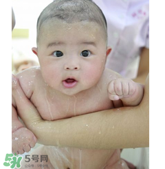 嬰兒能用艾葉敷肚臍嗎？嬰兒艾葉貼肚臍的好處