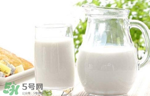 芭蕉能和牛奶一起吃嗎？牛奶可以和芭蕉一起吃嗎