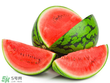 催熟的西瓜能吃嗎？催熟的西瓜吃了會怎樣？