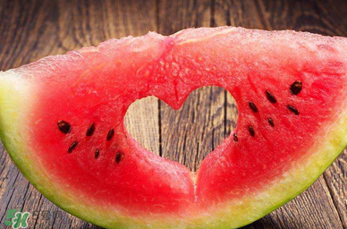 催熟的西瓜能吃嗎？催熟的西瓜吃了會怎樣？