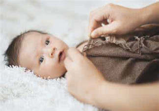 嬰兒能用艾葉敷肚臍嗎？嬰兒艾葉貼肚臍的好處