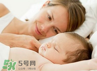 寶寶睡覺突然大哭是什么原因？寶寶睡覺大哭正常嗎？