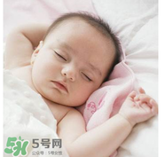 寶寶睡覺突然大哭是什么原因？寶寶睡覺大哭正常嗎？