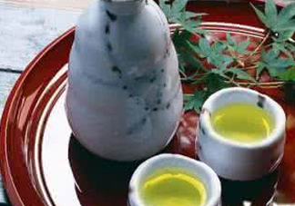 竹葉青酒不能和什么一起吃？喝竹葉青酒要注意什么？