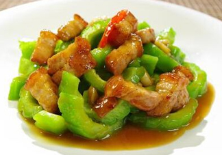 苦瓜炒肉怎么炒不苦？苦瓜炒肉怎么做才不苦？