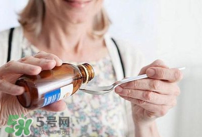 感冒藥和消炎藥能一起吃嗎？感冒藥吃多了會怎樣