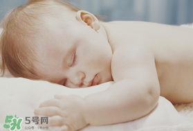 寶寶需要枕頭嗎？寶寶多大可以用枕頭？