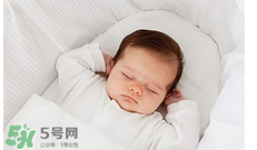 寶寶需要枕頭嗎？寶寶多大可以用枕頭？