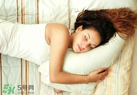 睡夠8個小時為什么還是困的不行？