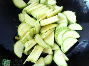 角瓜不能和什么一起吃？角瓜和什么相克？