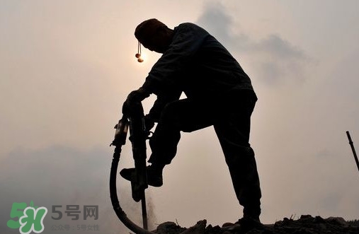 矽肺病和塵肺病哪個比較嚴(yán)重？矽肺病與塵肺病的區(qū)別