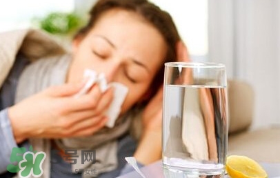 感冒藥飯前吃還是飯后吃？吃感冒藥會推遲月經嗎？