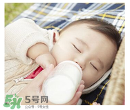 母乳寶寶要比喂奶粉的寶寶體質(zhì)好嗎 母乳比奶粉營(yíng)養(yǎng)嗎？