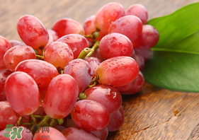 紅提怎么洗才干凈？紅提用鹽洗可以吃嗎？