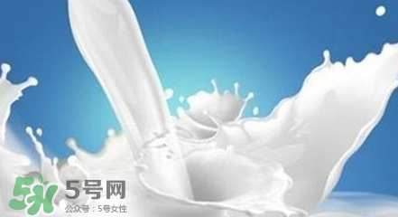 脫脂奶粉和全脂奶粉的區(qū)別 脫脂奶粉和全脂奶粉怎么選 脫脂奶粉和全脂奶粉的區(qū)別 脫脂奶粉和全脂奶粉怎么選