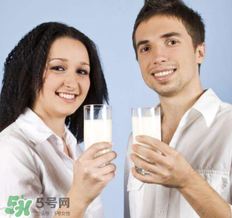 脫脂奶粉什么時候喝最好？脫脂奶粉什么時候喝？